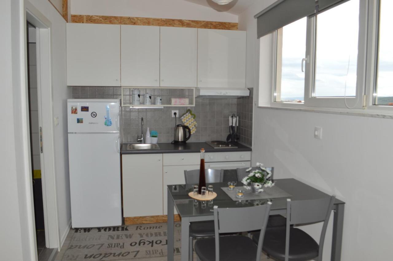 Luka Apartma Kastela